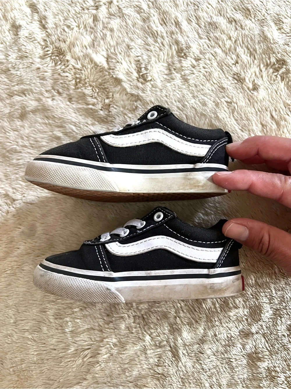 VANS Toddler's Black & White Casual Sneakers Size 6.0